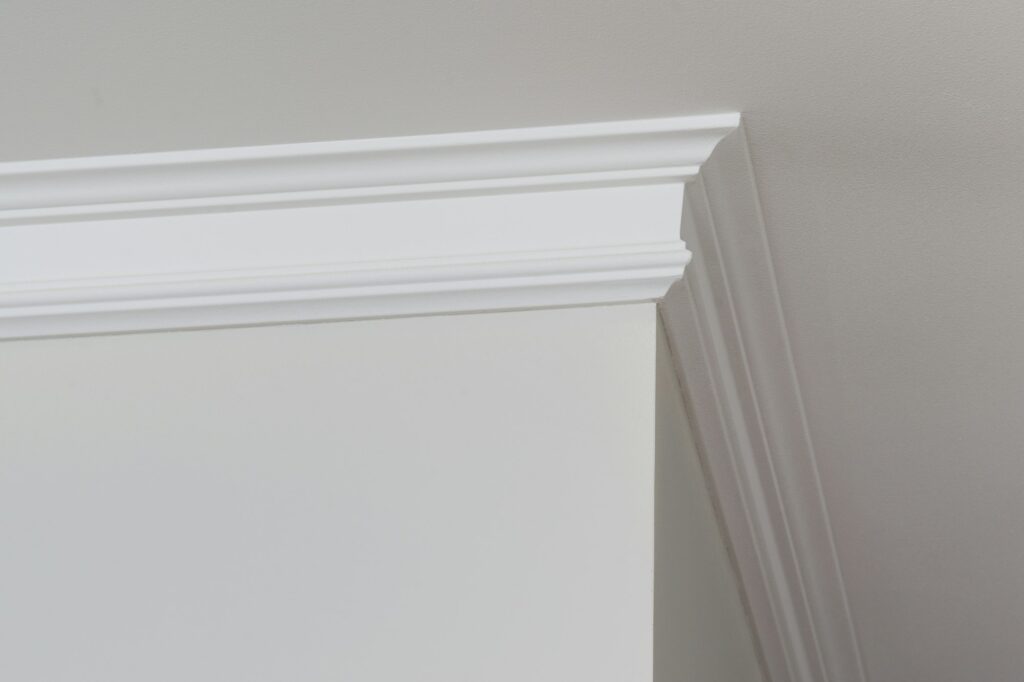 Ceiling moldings in the interior corner