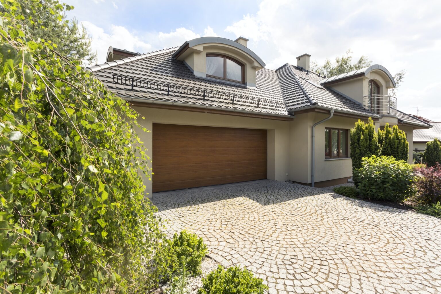 Detached house exterior with cobblestone driveway